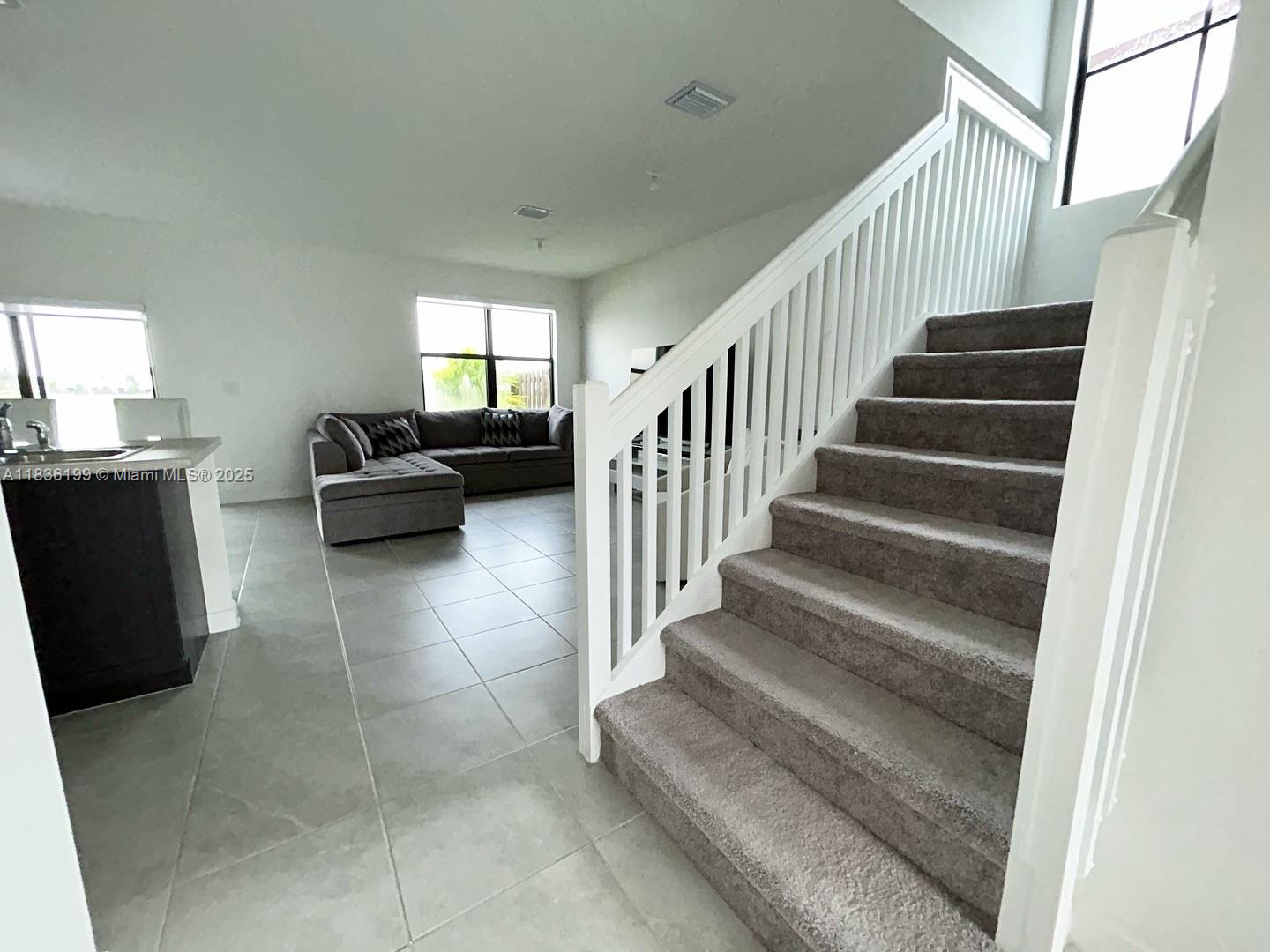 listing main picture