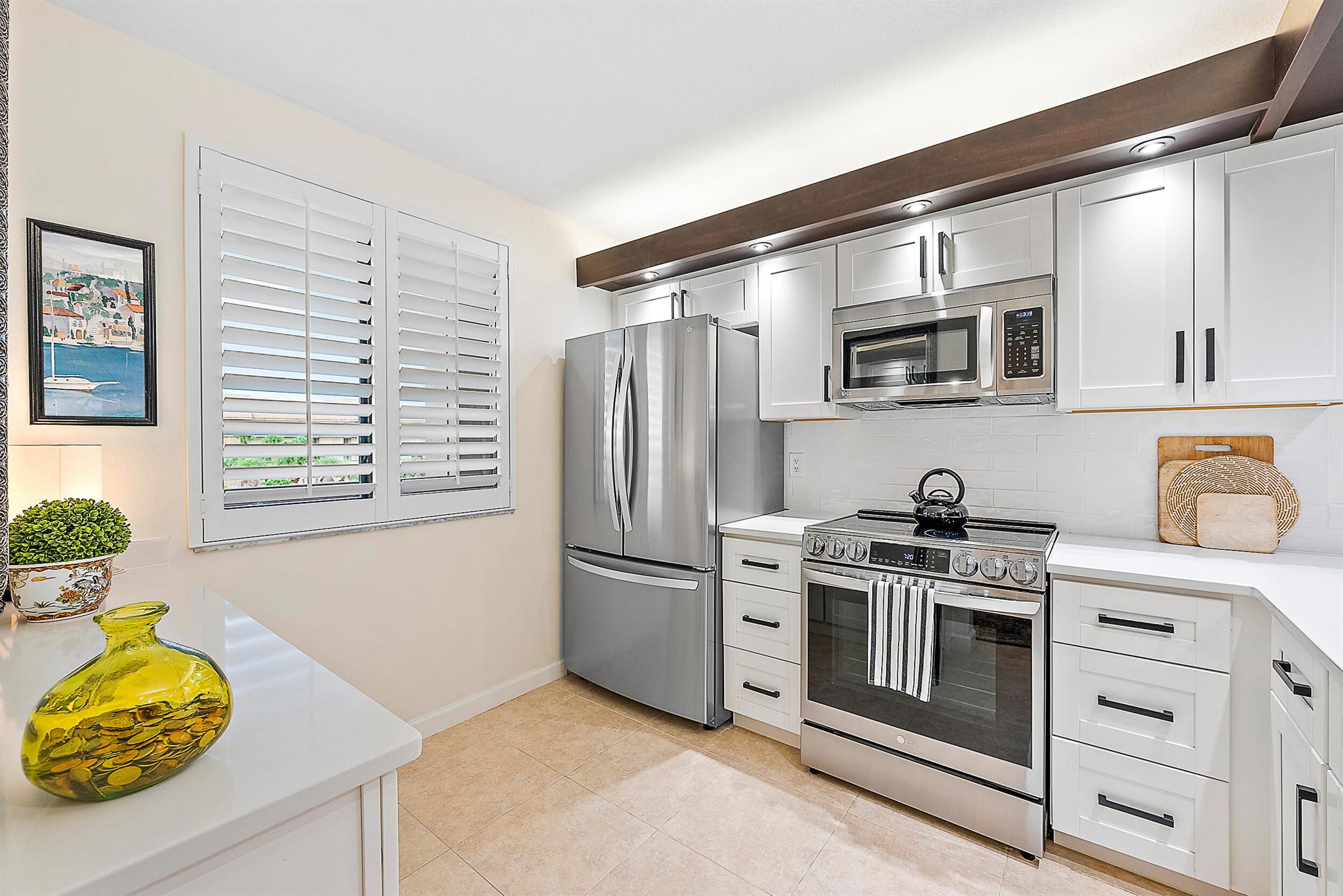 Image to showcase the property located at 2101 Marina Isle Way 404