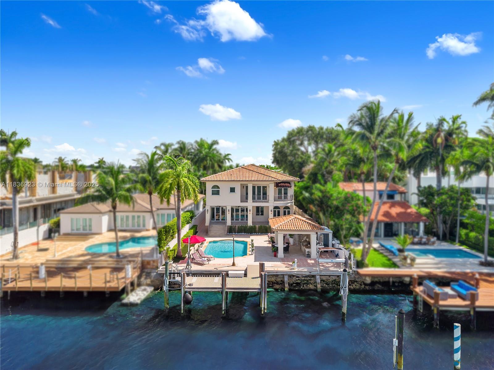 House for Sale in Miami Beach, FL