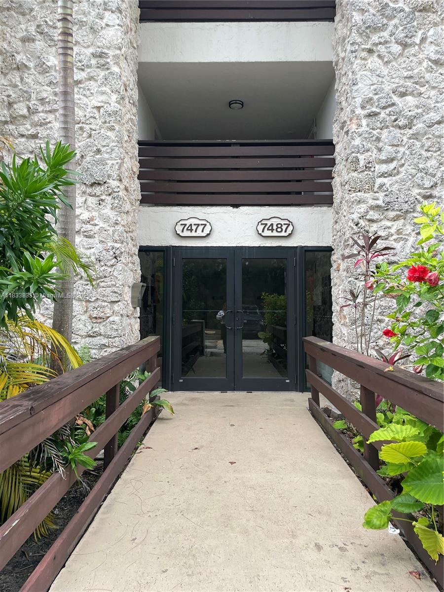 Dadeland Capri Condo