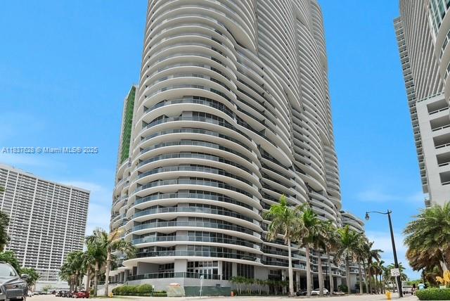 Condo for Sale in Miami, FL