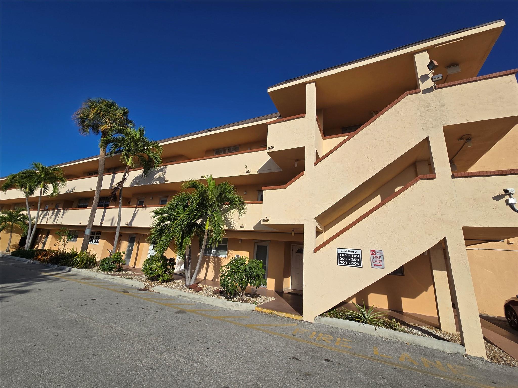 Homes for sale in Lighthouse Point, FL | 4500 N Federal Hwy #303, Lighthouse Point, FL 33064 | MLS# F10514362