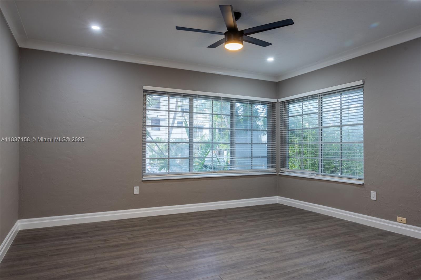 Residence 1611 Condo