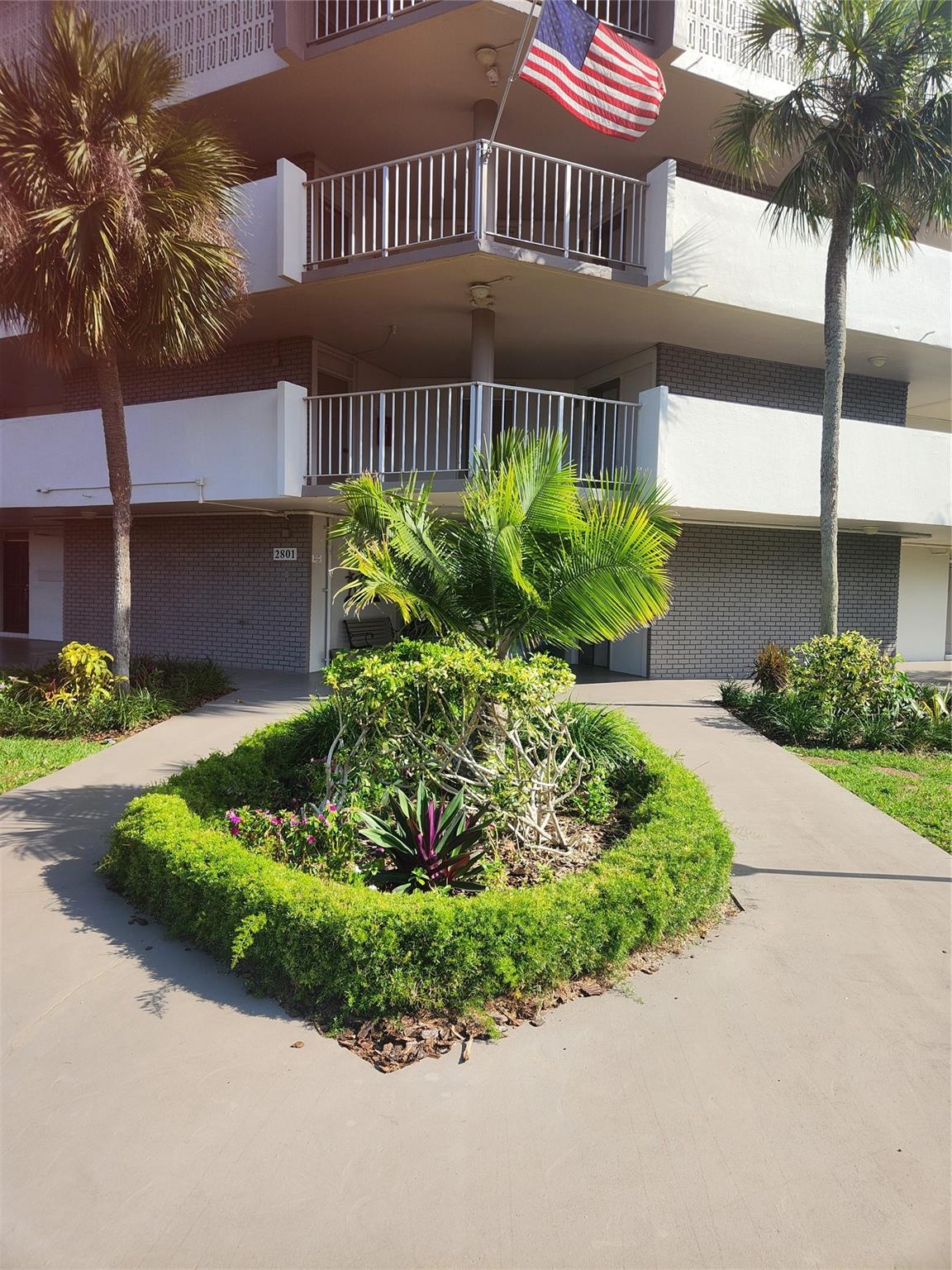 Lauderdale Oaks Condo