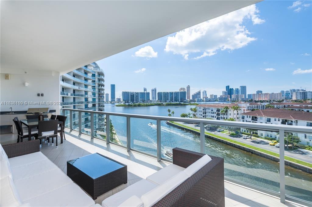 Apartamento à Venda em Aventura, FL