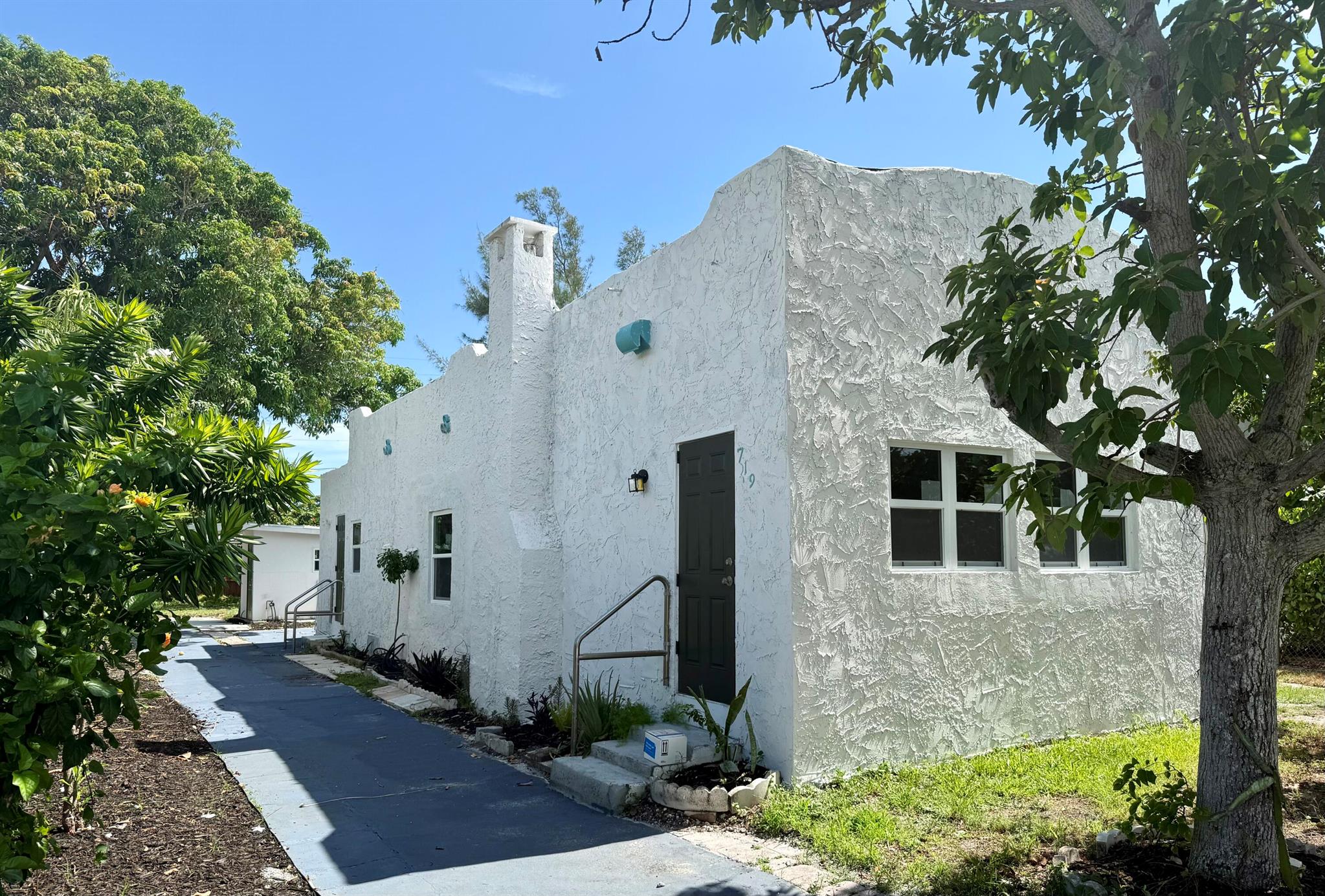 719 Briggs Street West Palm Beach FL 33405 | R11106462