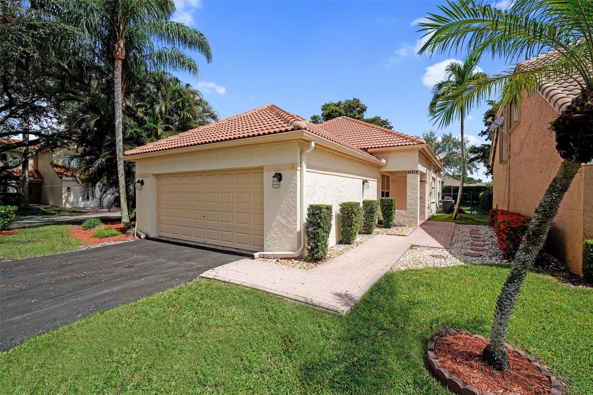 2687 Oak Park Cir Davie FL 33328 | F10514524