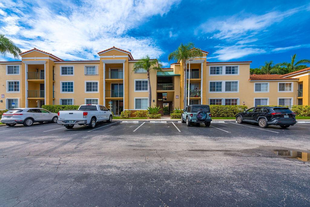 Homes for sale in Hypoluxo, FL | 160 Yacht Club Way #109, Hypoluxo, FL 33462 | MLS# R11106619