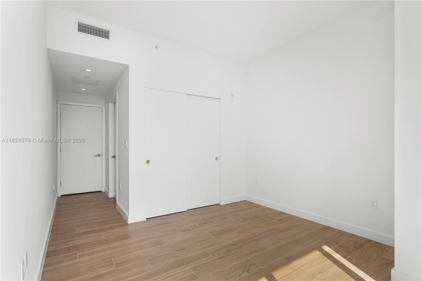 2678 Tigertail Ave #1707, Miami FL 33133