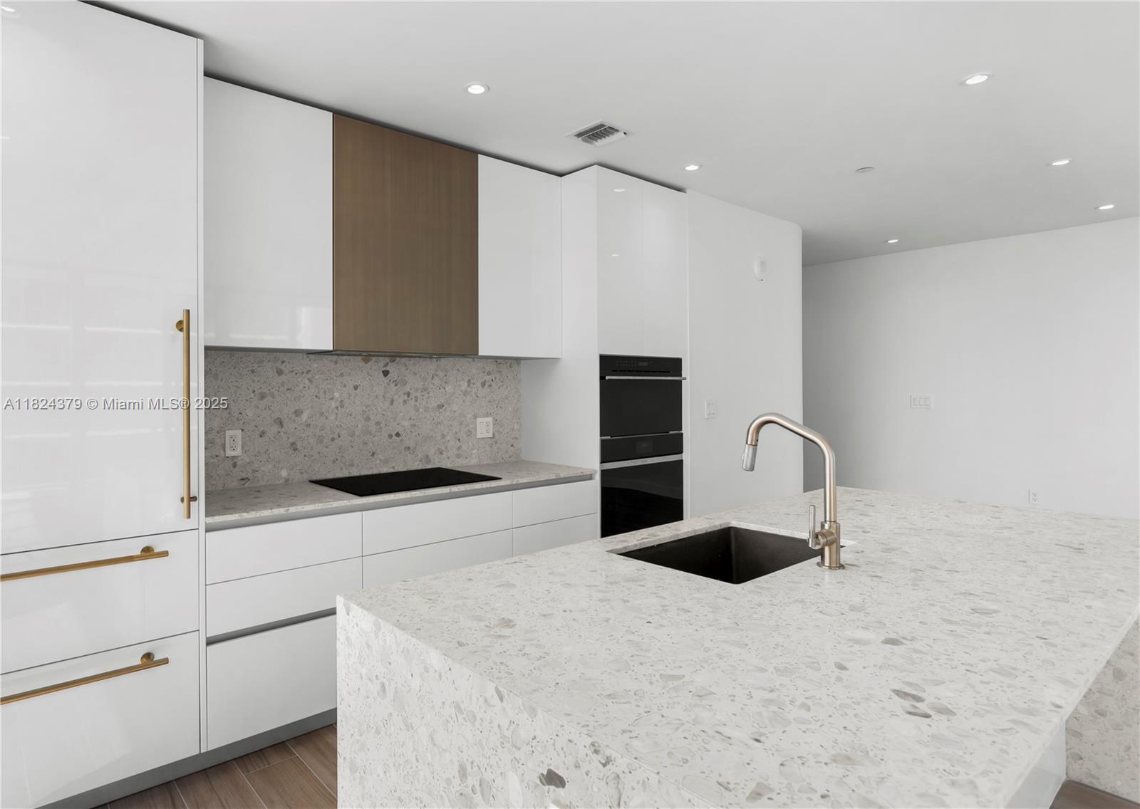 2678 Tigertail Ave #1707, Miami FL 33133