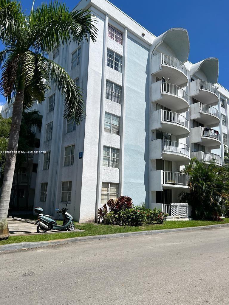 Montecarlo Condo