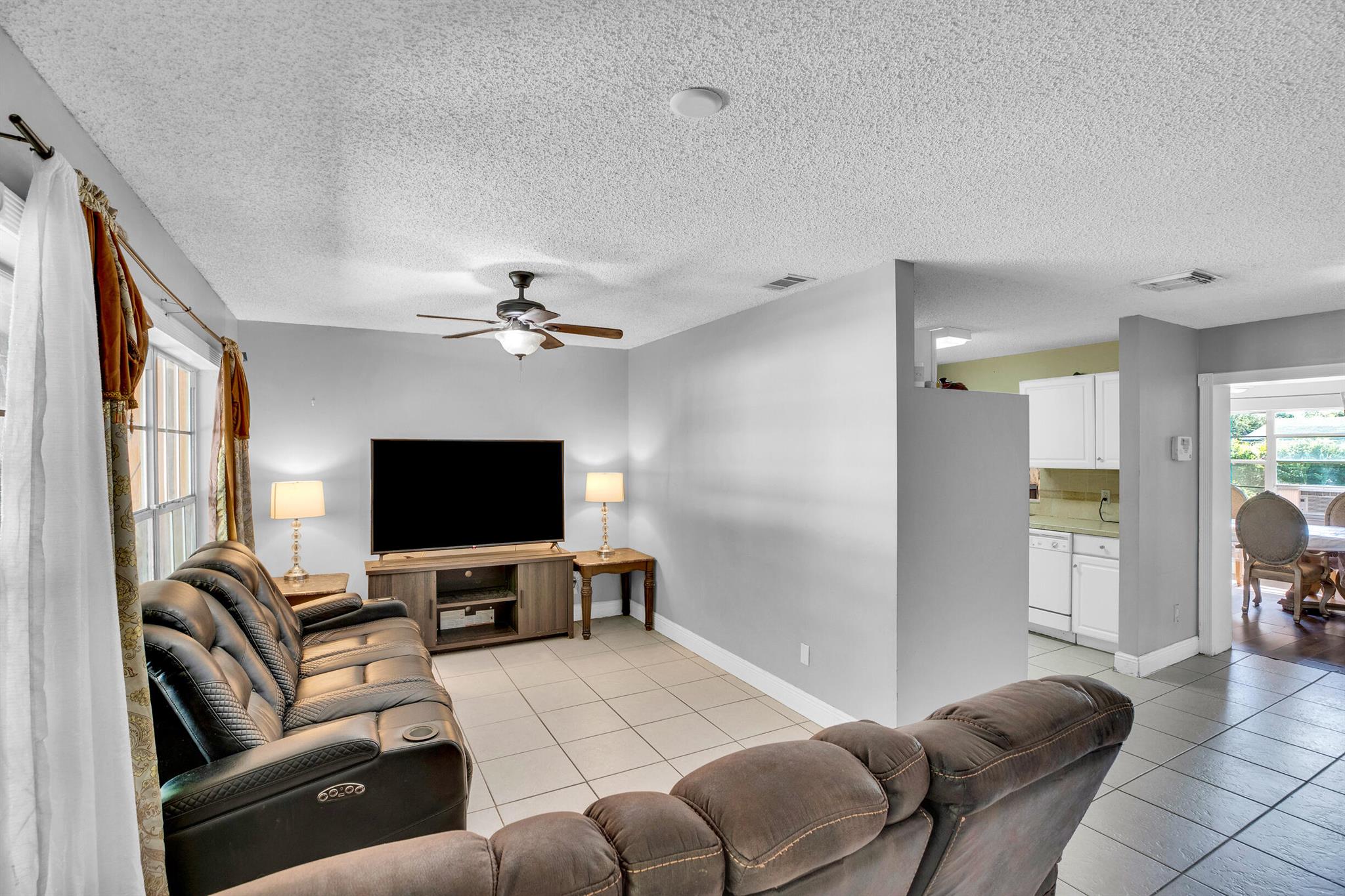 Homes for sale in Fort Pierce, FL | 5402 Shannon Dr, Fort Pierce, FL 34951 | MLS# R11106738