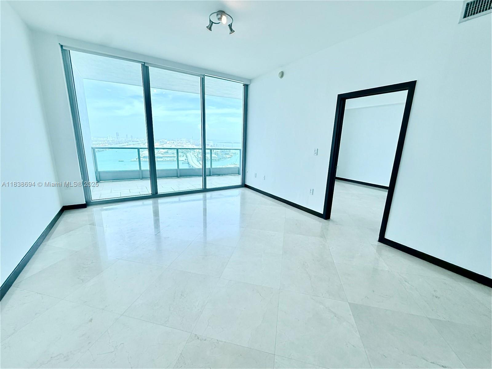 900 Biscayne Blvd #3803, Miami FL 33132