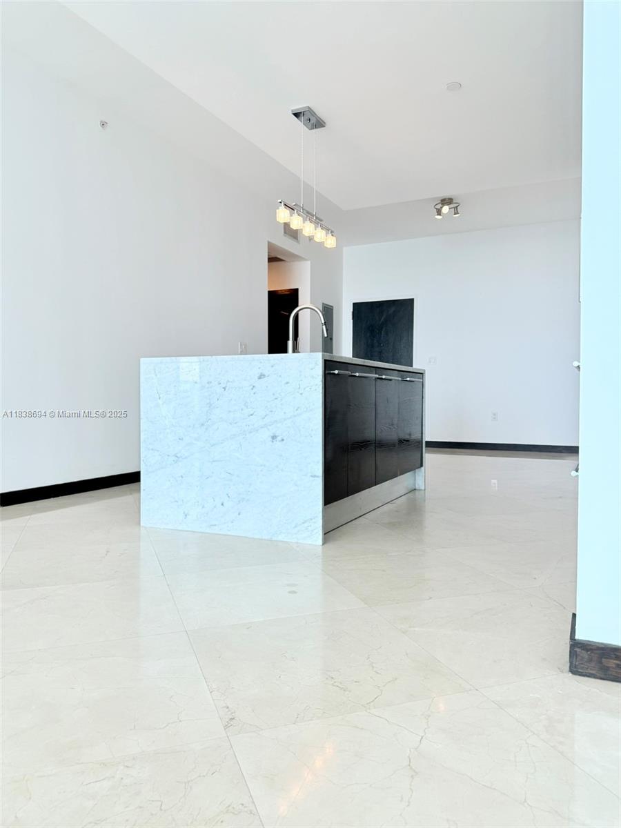 900 Biscayne Blvd #3803, Miami FL 33132