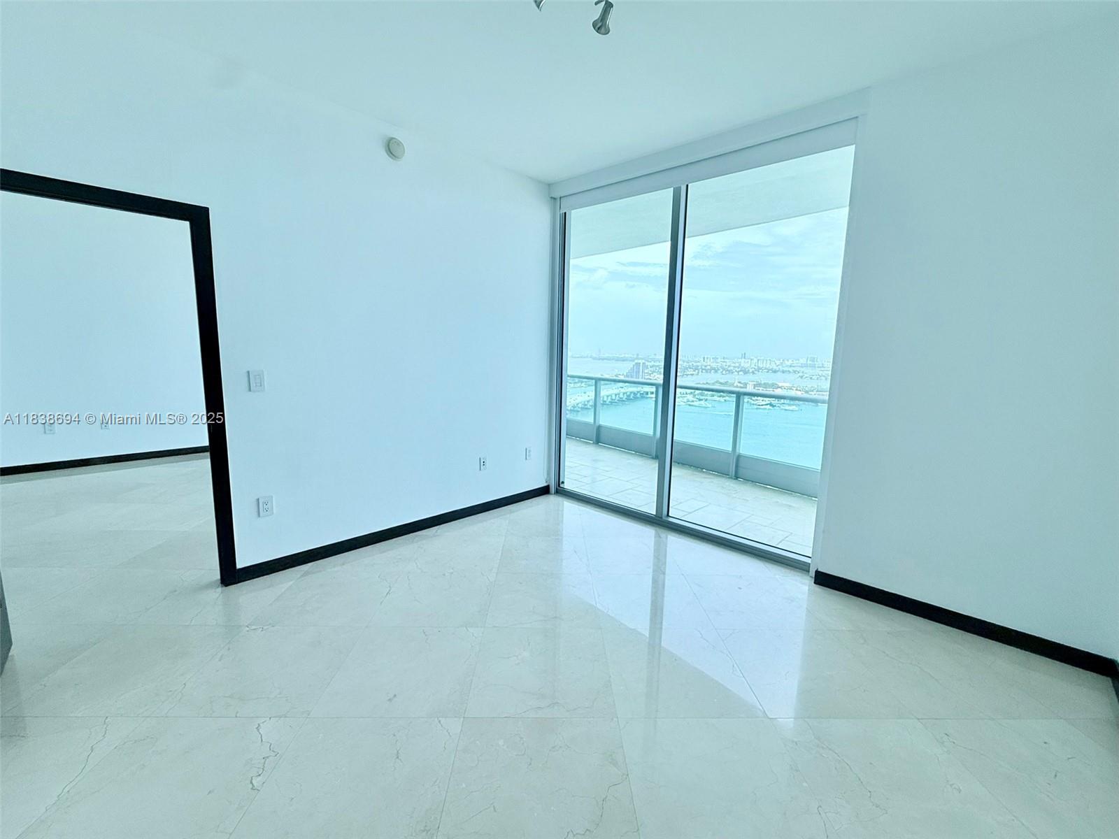 900 Biscayne Blvd #3803, Miami FL 33132