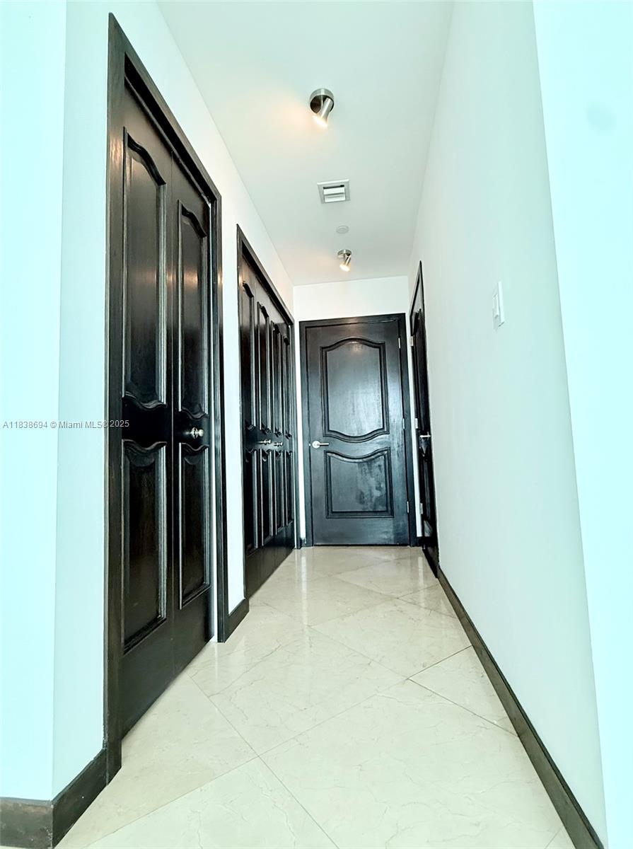 900 Biscayne Blvd #3803, Miami FL 33132