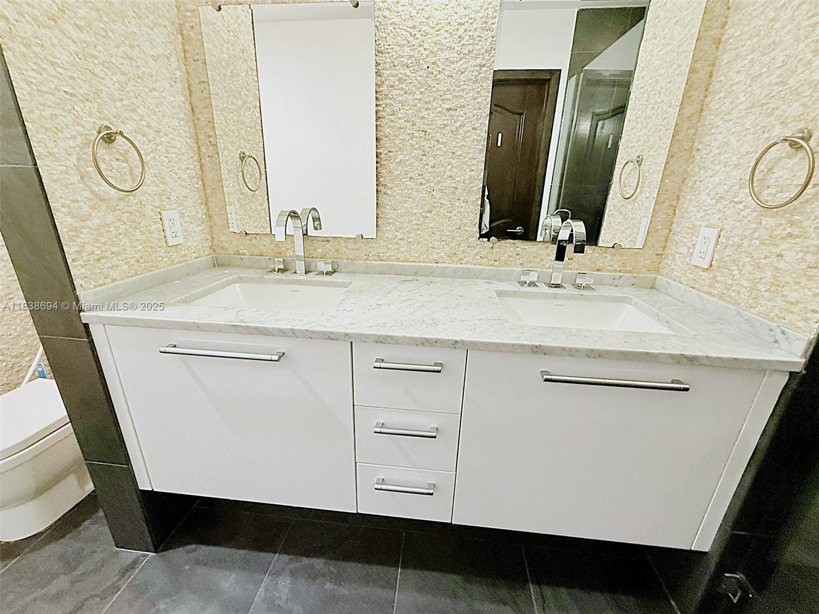 900 Biscayne Blvd #3803, Miami FL 33132