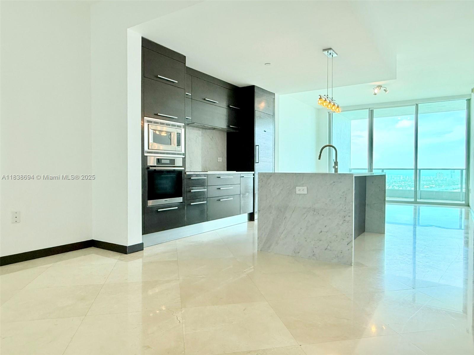 900 Biscayne Blvd #3803, Miami FL 33132