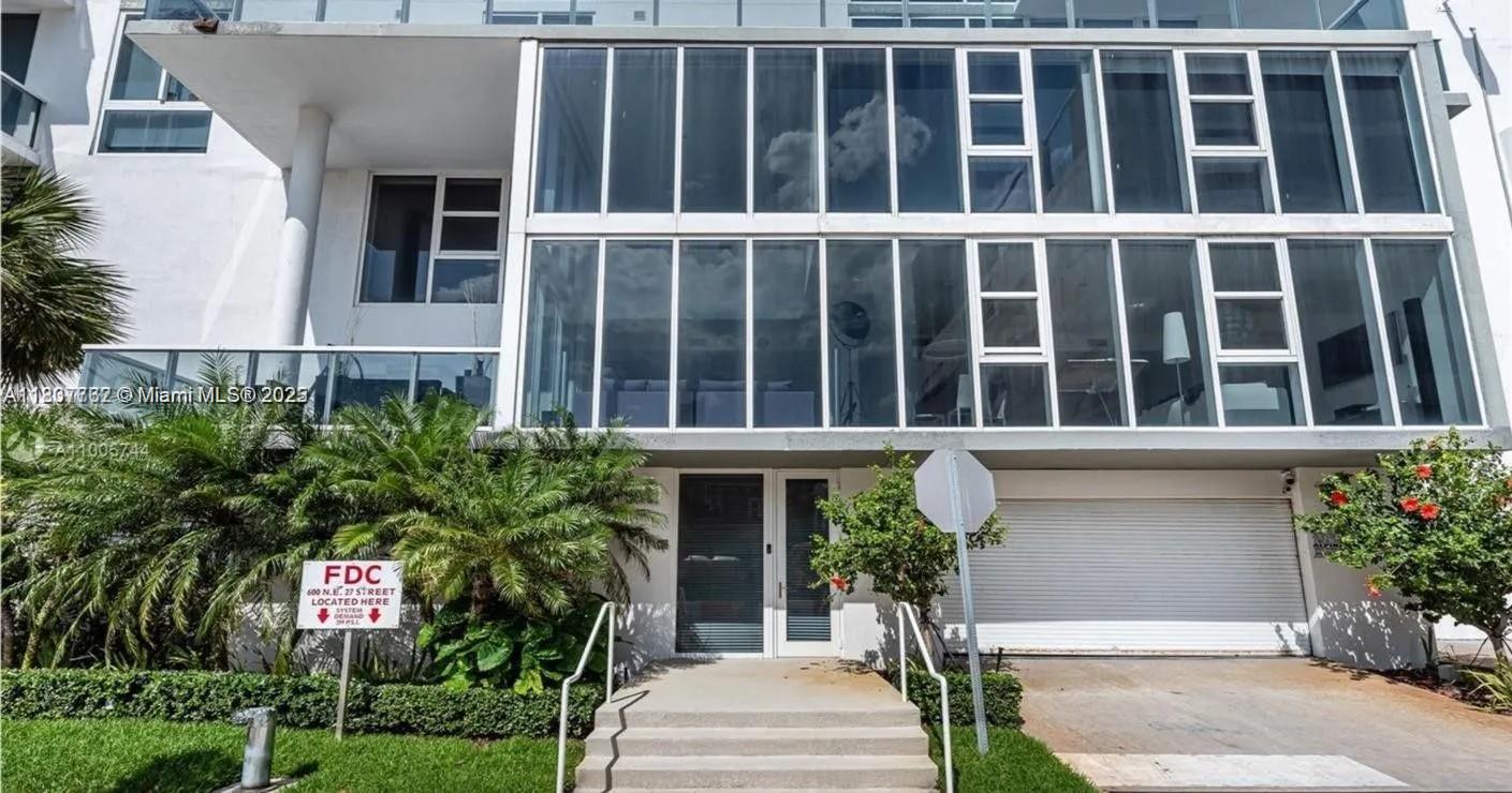 Condo for Sale in Miami, FL