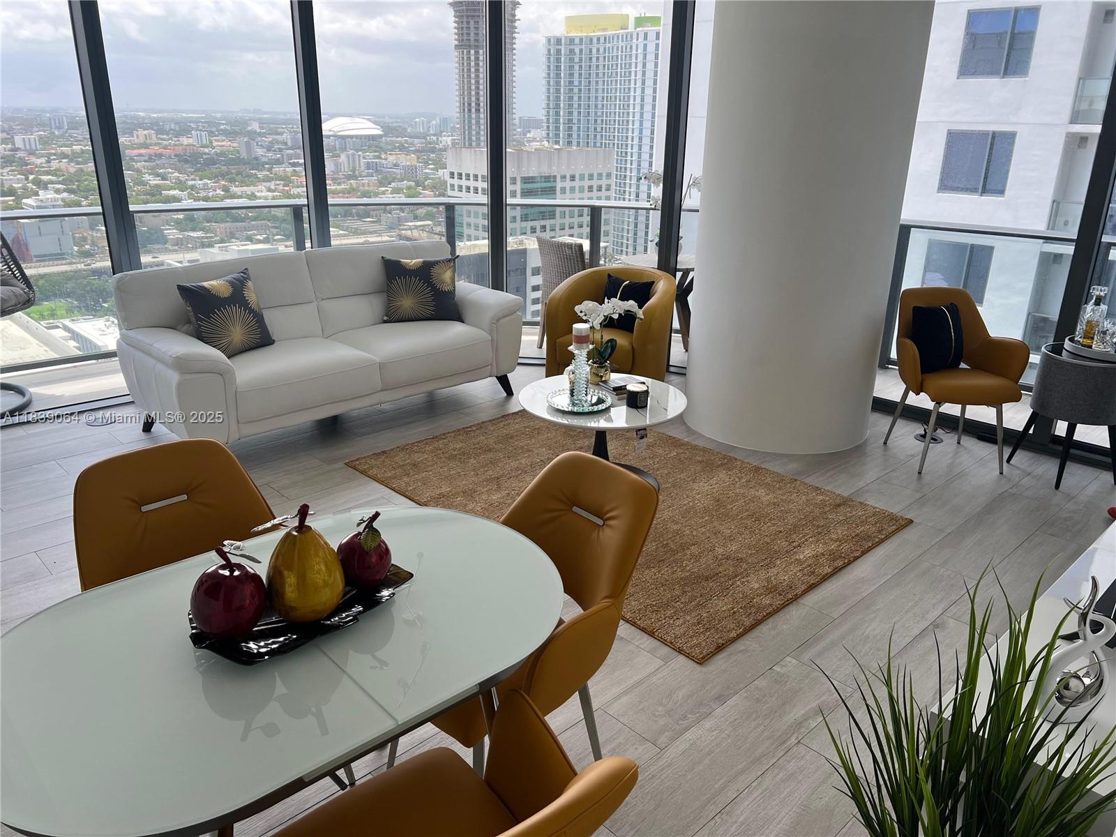 Apartamento à Venda em Miami, FL