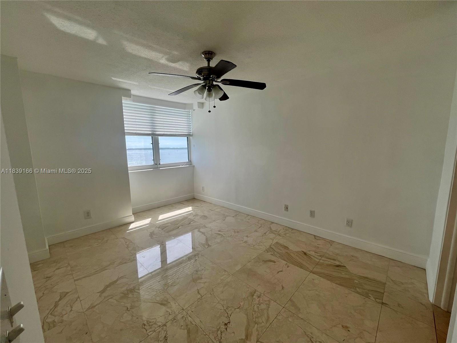 770 Claughton Island Dr #1415, Miami FL 33131