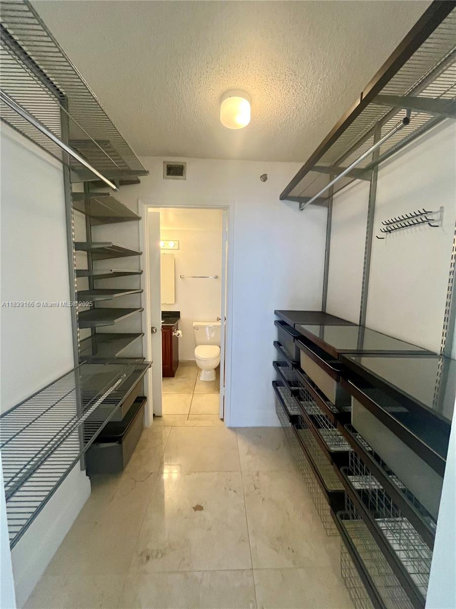 770 Claughton Island Dr #1415, Miami FL 33131
