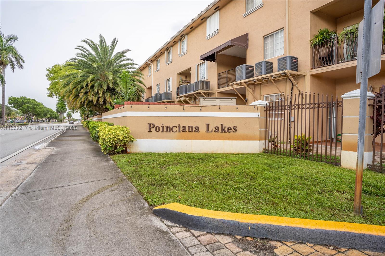 Poinciana Lakes Villas Co