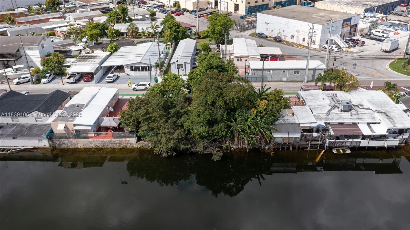 11 53 40 Fla Fruit Land C