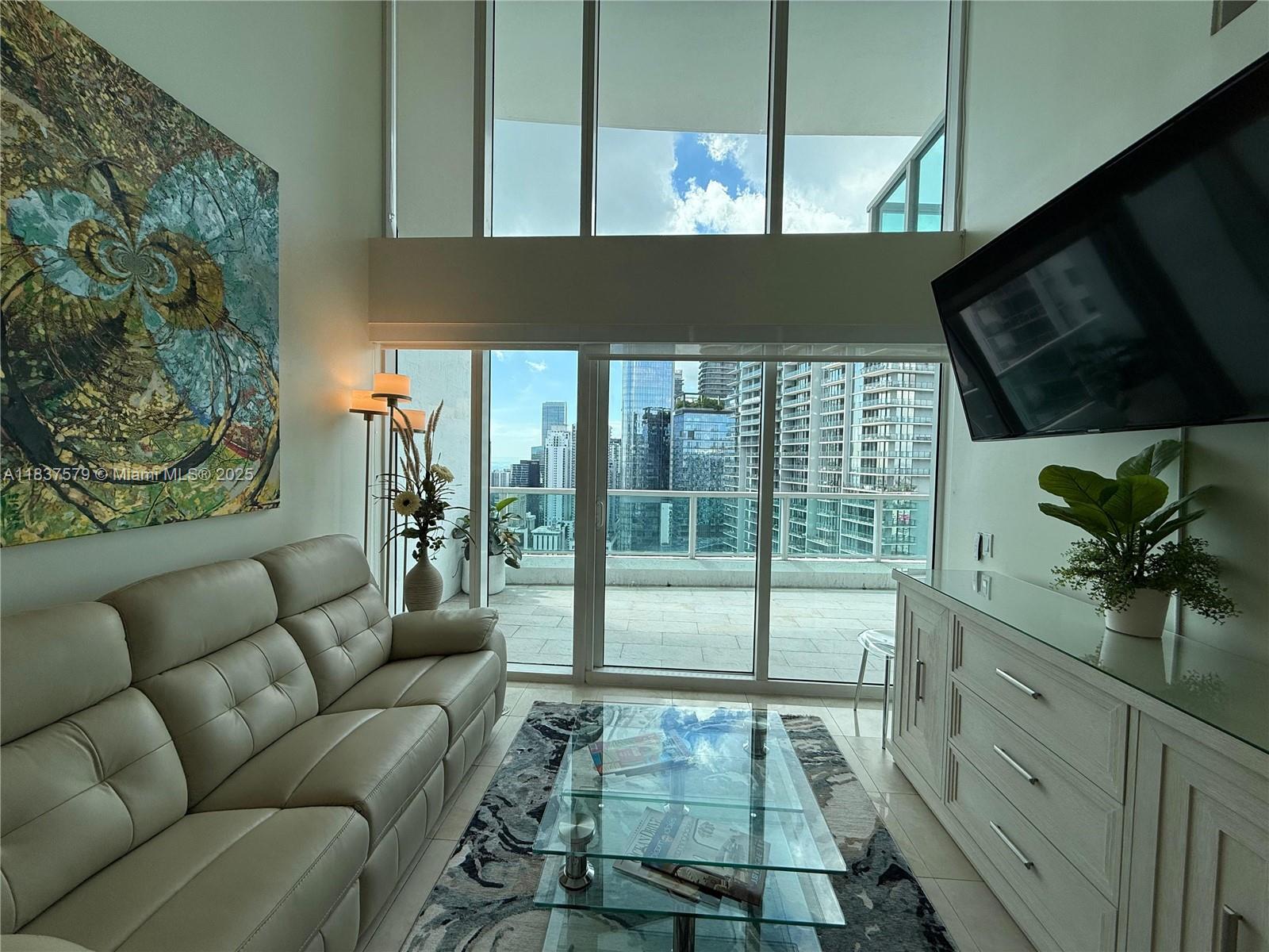 Apartamento para Alugar em Miami, FL