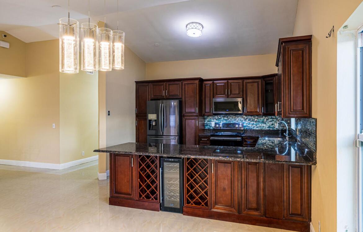 7527 Sw Sw 7th Pl Place North Lauderdale FL 33068 | R11107231