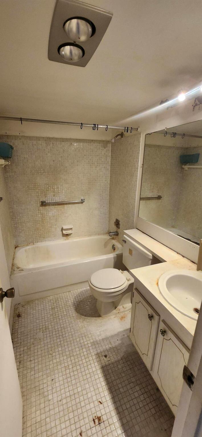 Homes for sale in Deerfield Beach, FL | 350 Farnham Q, Deerfield Beach, FL 33442 | MLS# R11107358