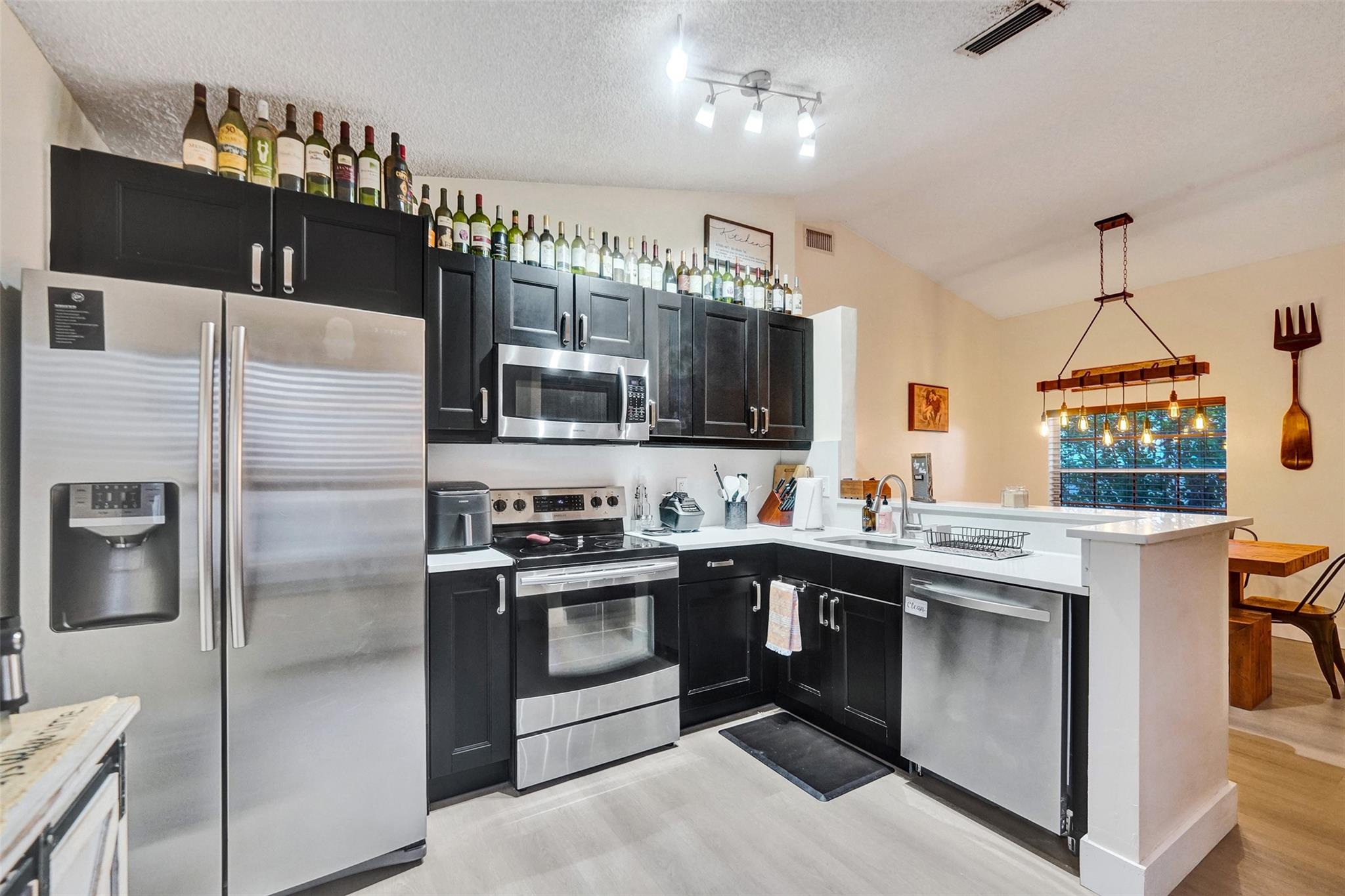 Homes for sale in Pembroke Pines, FL | 895 Sw 180Th Ter, Pembroke Pines, FL 33029 | MLS# F10512453