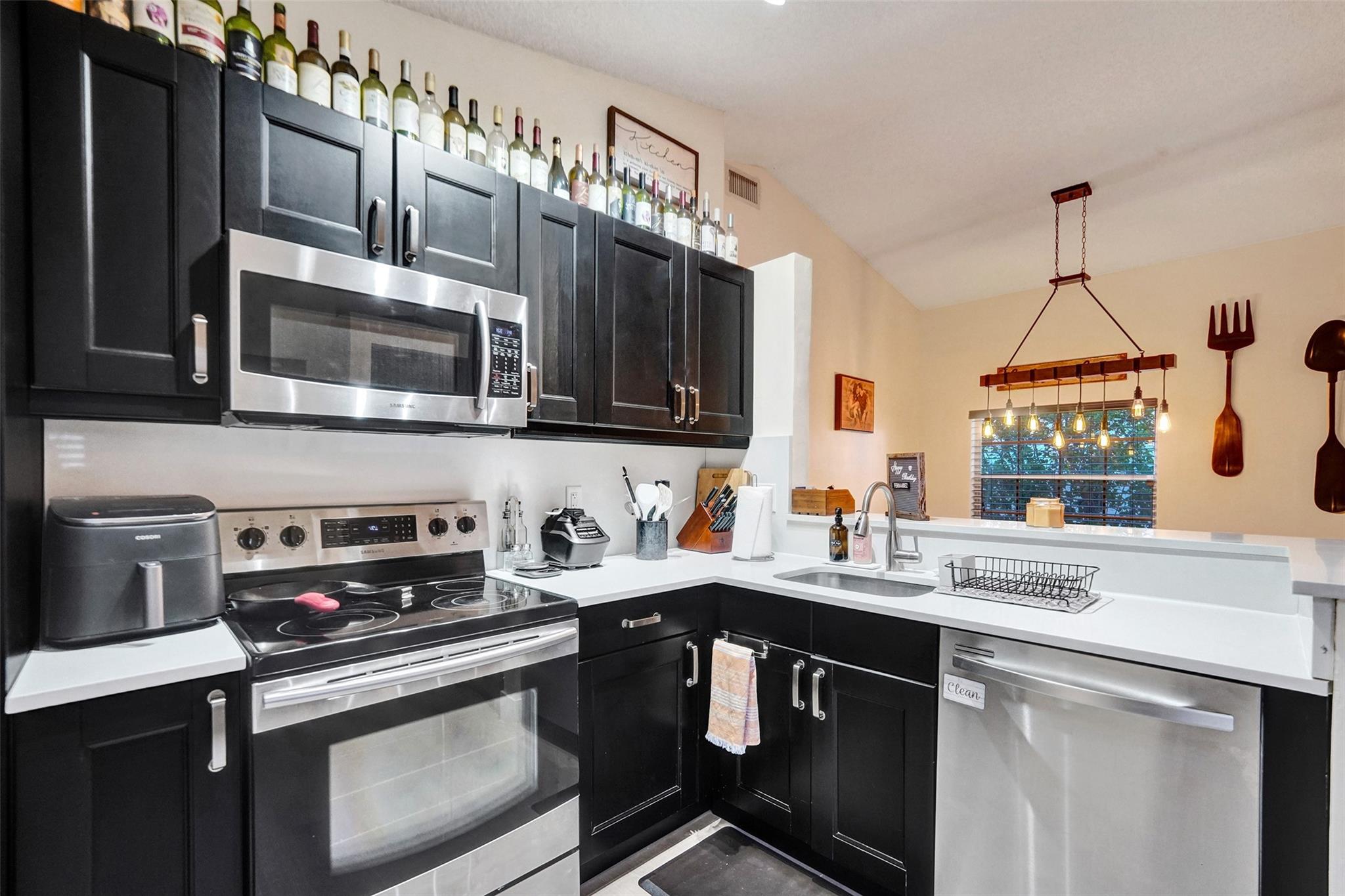 Homes for sale in Pembroke Pines, FL | 895 Sw 180Th Ter, Pembroke Pines, FL 33029 | MLS# F10512453