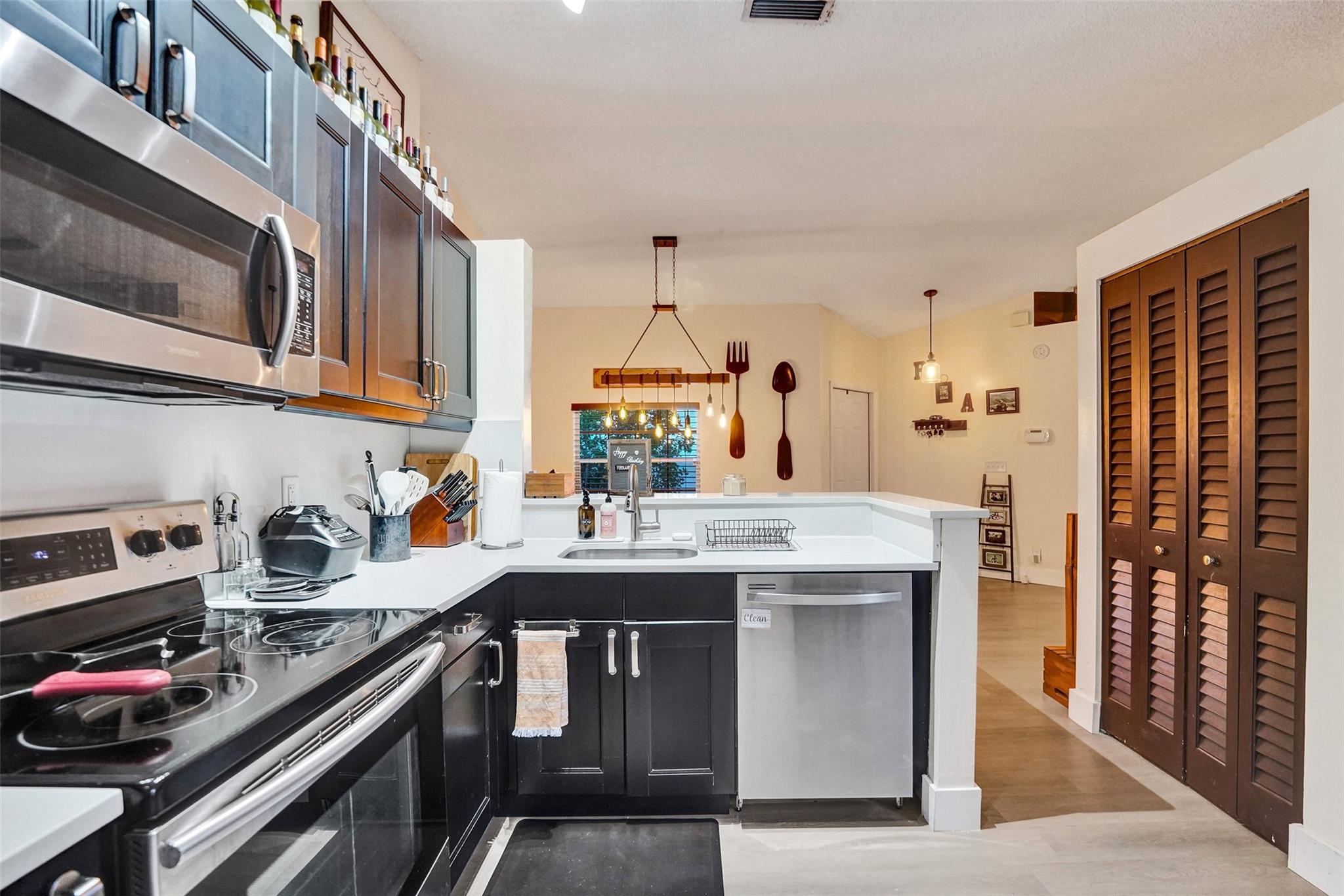 Homes for sale in Pembroke Pines, FL | 895 Sw 180Th Ter, Pembroke Pines, FL 33029 | MLS# F10512453