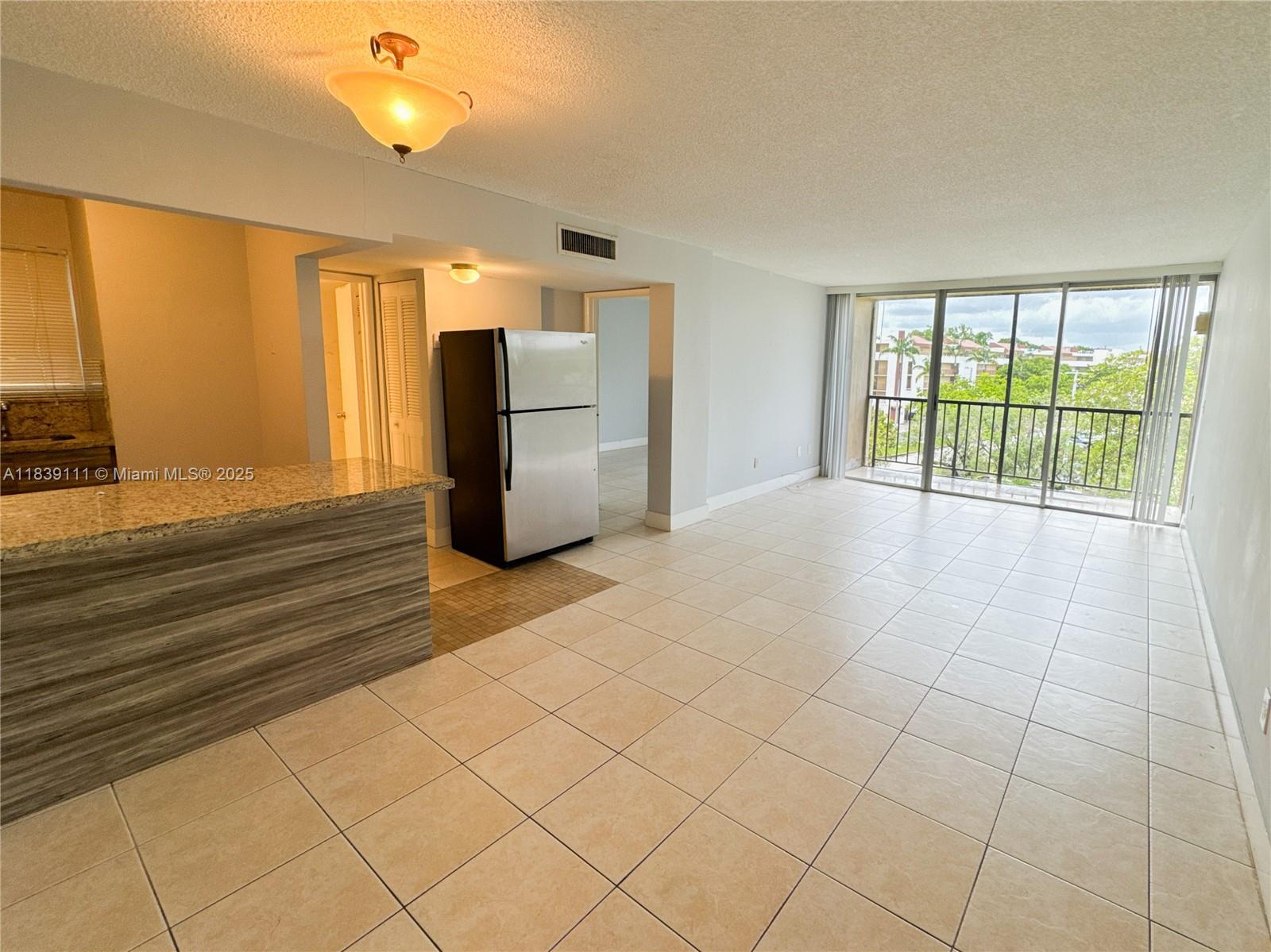 8840 Fontainebleau Blvd Unit 402, Miami, Florida 33172