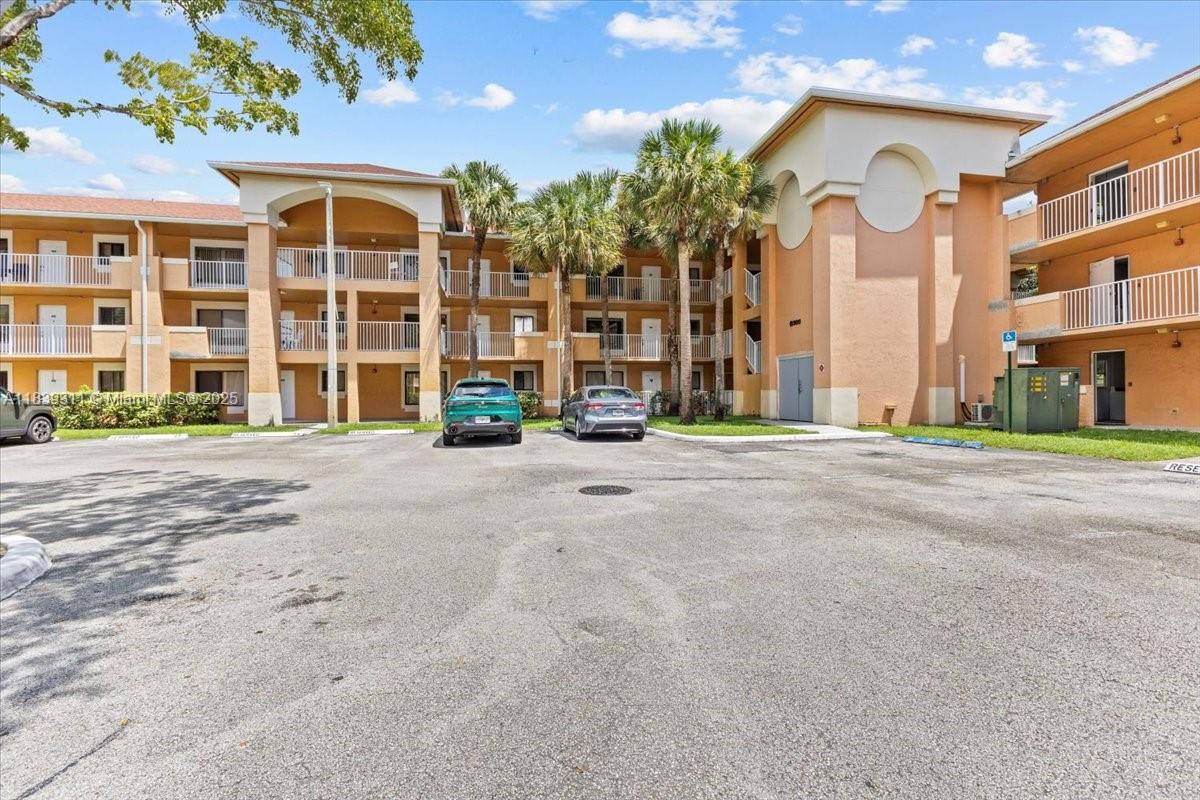 Courtyards At Davie Condo
