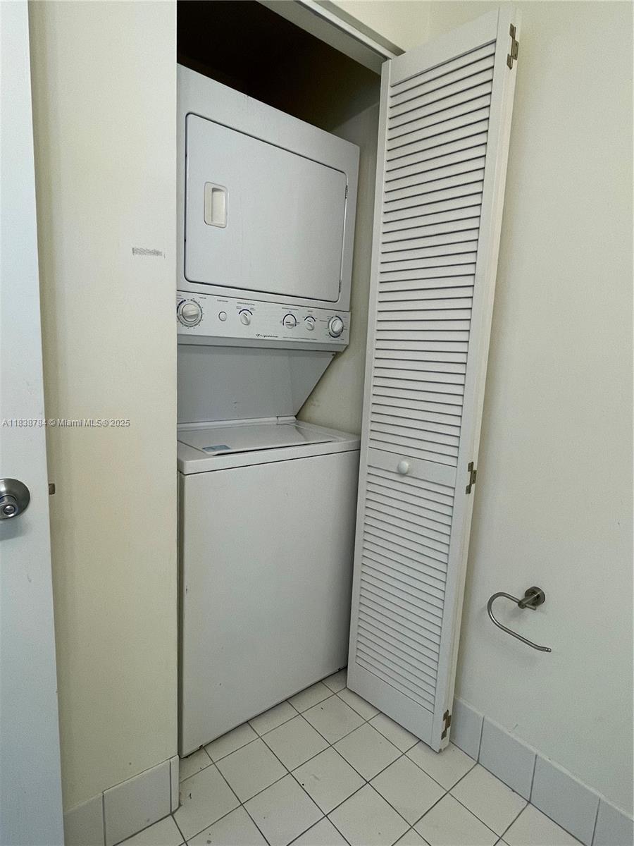 888 Biscayne Blvd #1907, Miami FL 33132
