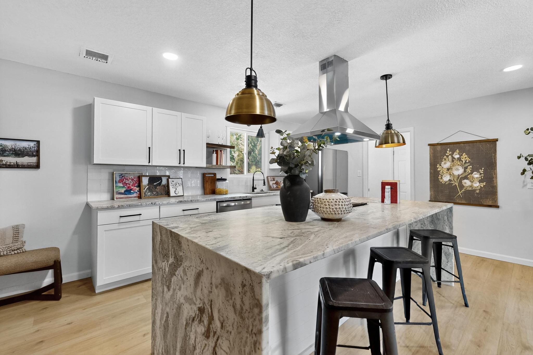 Homes for sale in Los Ranchos, NM | 336 Enchanted Valley Pl Nw, Los Ranchos, NM 87107 | MLS# 1087842