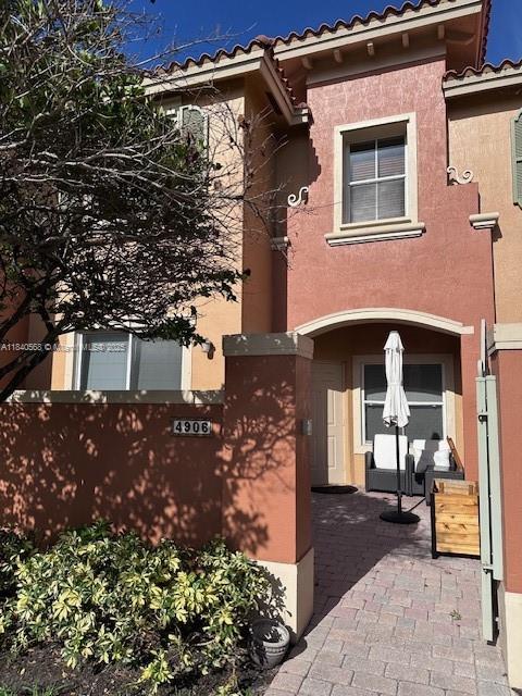 Open-concept living area at 4906 Schooner Dr - Condo in Dania Beach