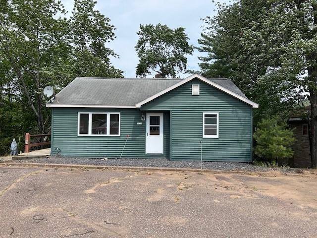Undocumented Lake house picture
