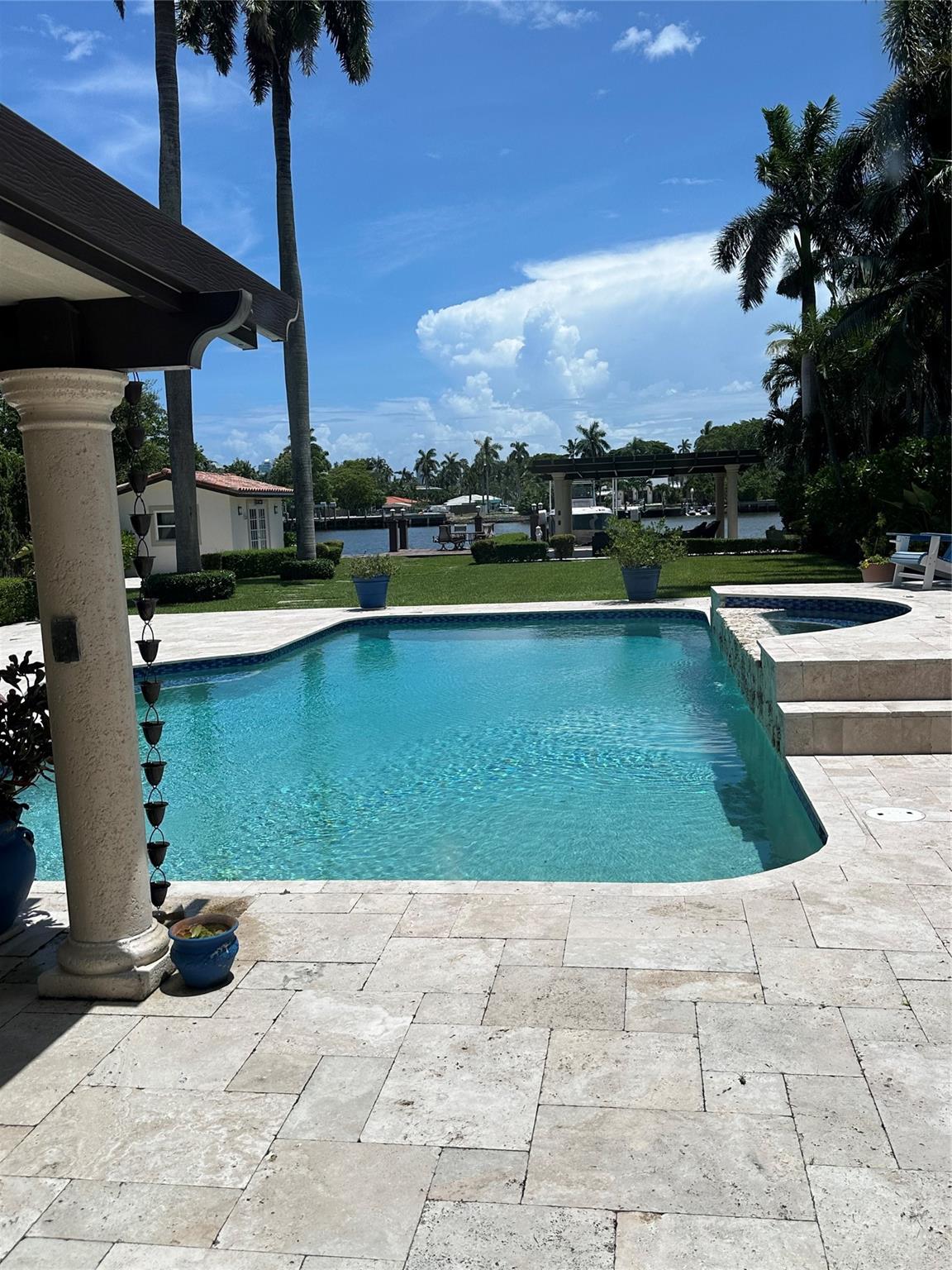 1100 N Northlake Dr Hollywood FL 33019 | F10515304