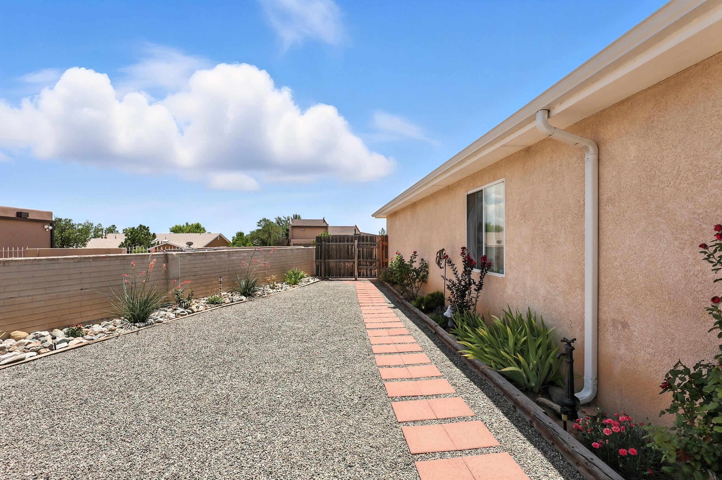 Homes for sale in Los Lunas, NM | 1902 Valley View Dr Sw, Los Lunas, NM 87031 | MLS# 1087894