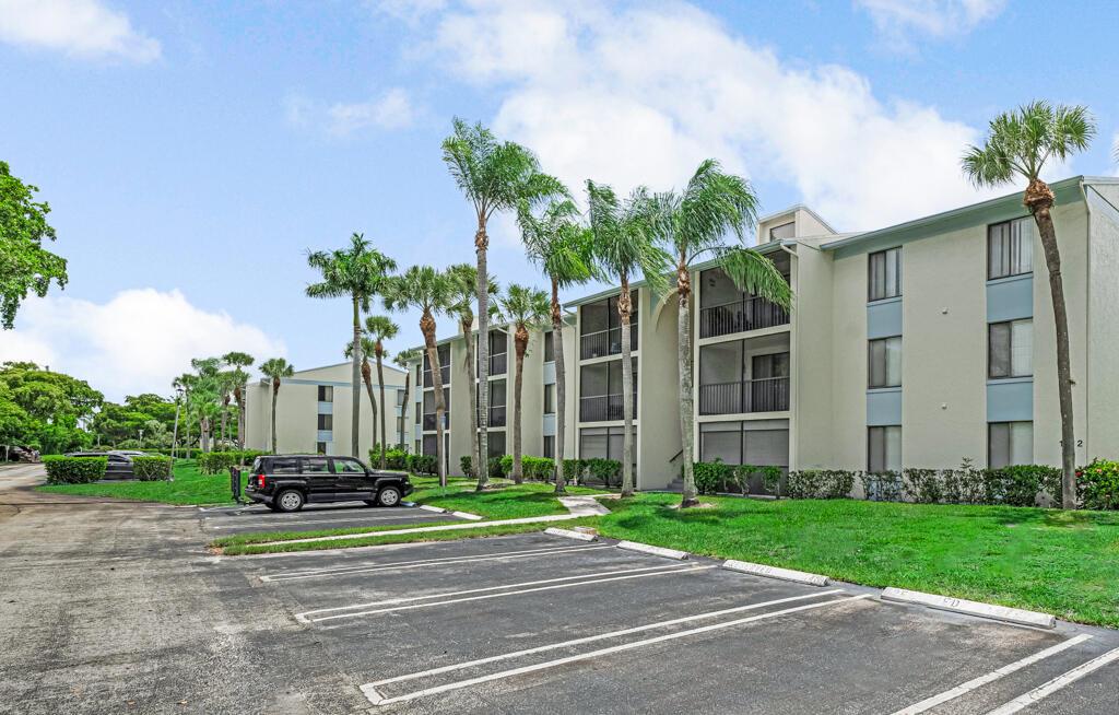 Homes for sale in West Palm Beach, FL | 1112 Green Pine Boulevard #G3, West Palm Beach, FL 33409 | MLS# R11107957