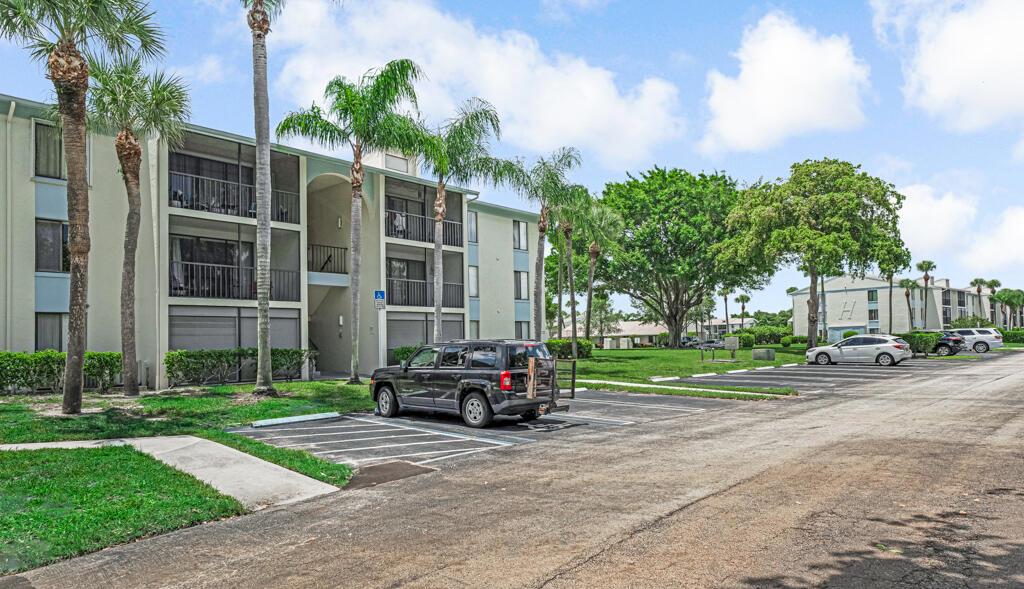 Homes for sale in West Palm Beach, FL | 1112 Green Pine Boulevard #G3, West Palm Beach, FL 33409 | MLS# R11107957