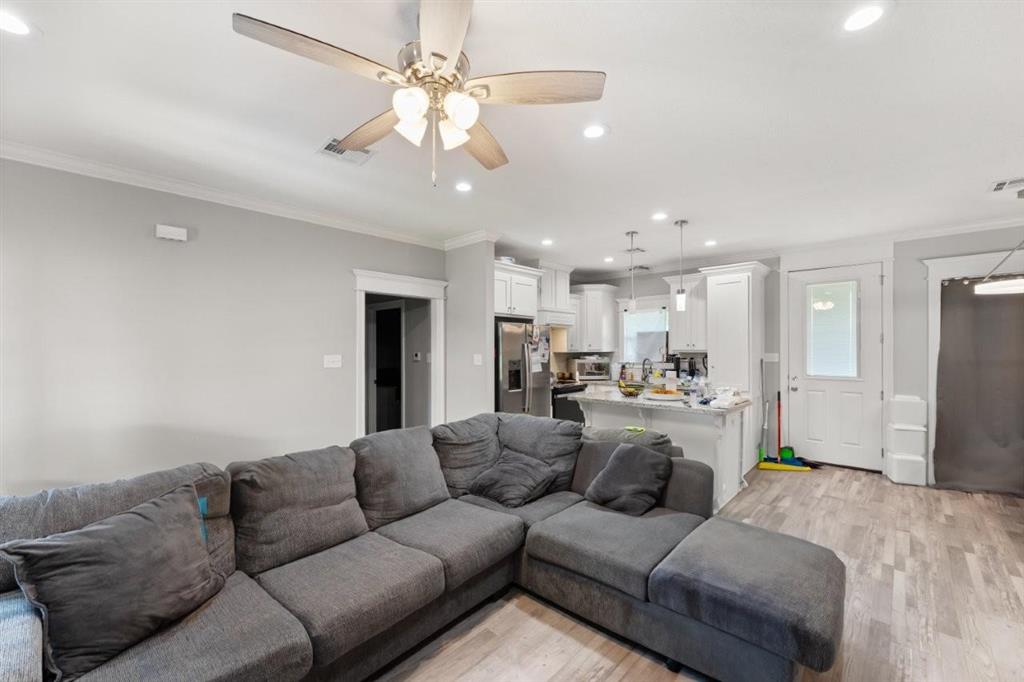 7690 Nine Oaks Drive — photo 3