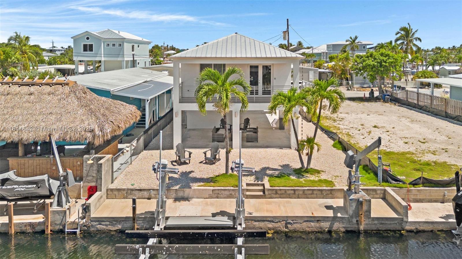 Well-appointed guest bedroom at 410 Bowie Ln - Home in Key Largo