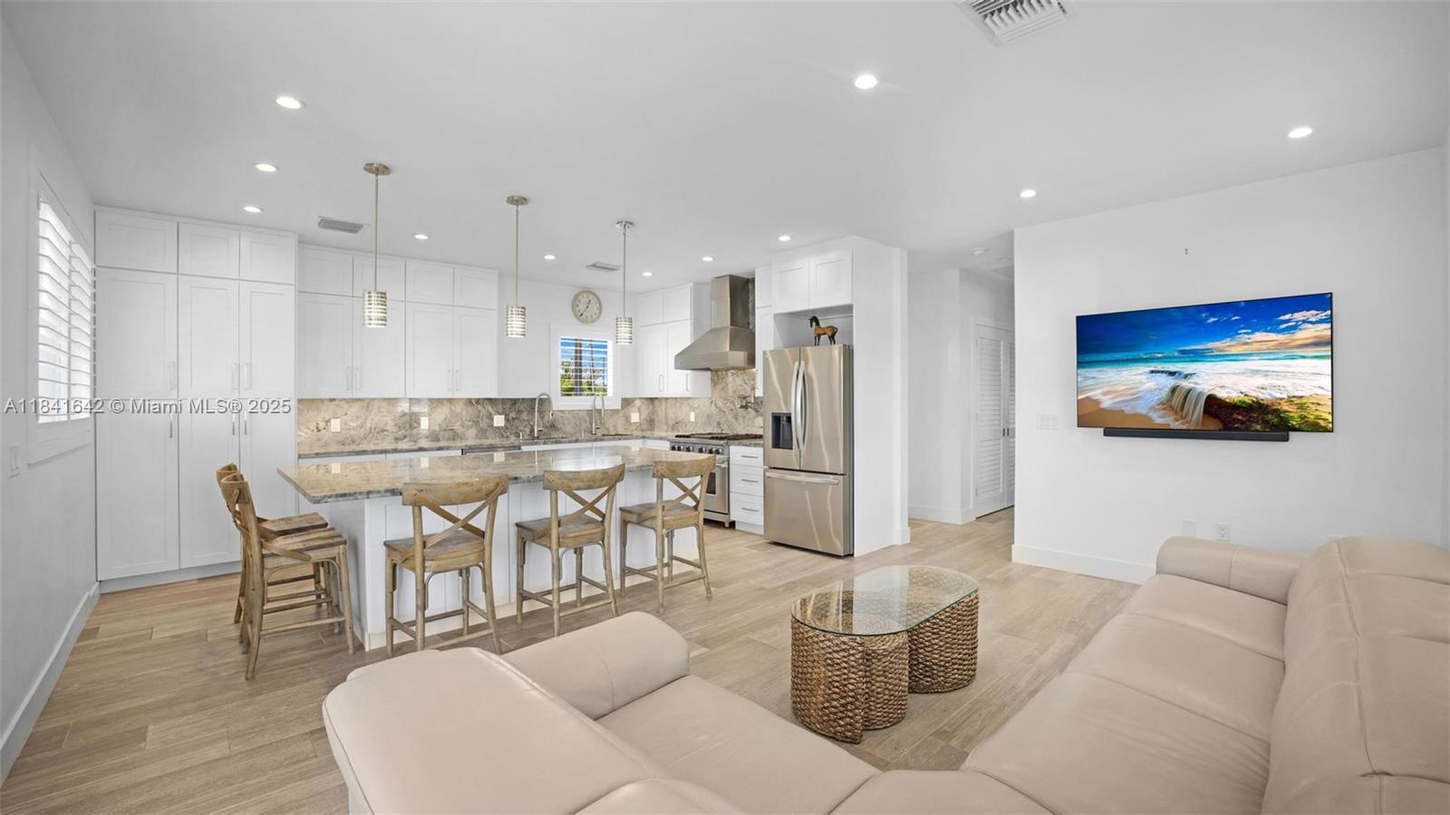 Private balcony with scenic views at 410 Bowie Ln - Home in Key Largo