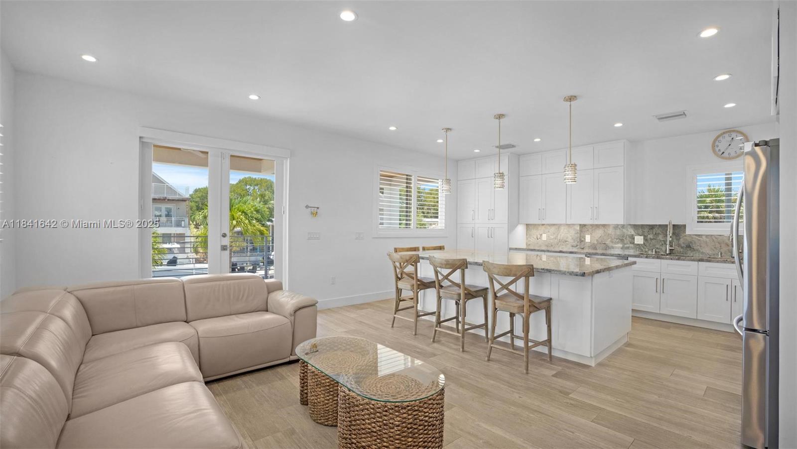 Spacious garage and storage at 410 Bowie Ln - Home in Key Largo