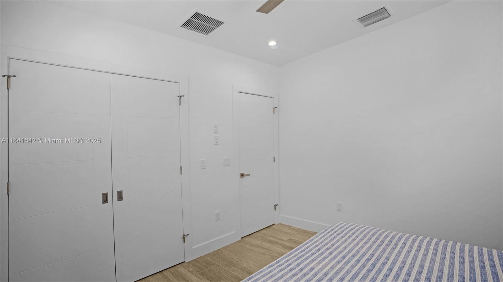 Well-appointed guest bedroom at 410 Bowie Ln - Home in Key Largo