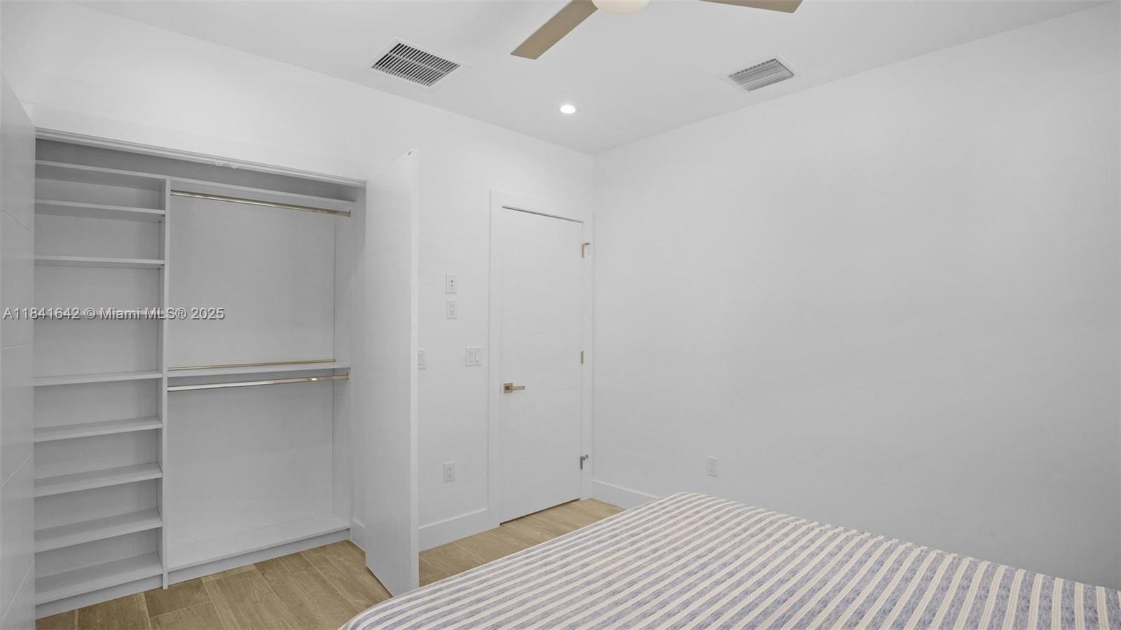 Spacious garage and storage at 410 Bowie Ln - Home in Key Largo